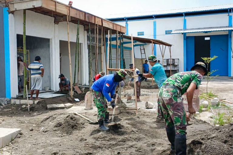 TMMD ke-119 Kodim 0817/Gresik mengerjakan pembangunan kios